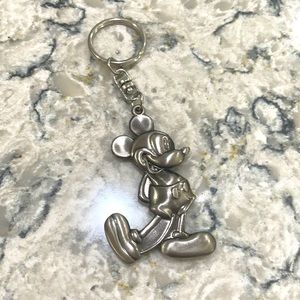 Disney Park Mickey Mouse key ring